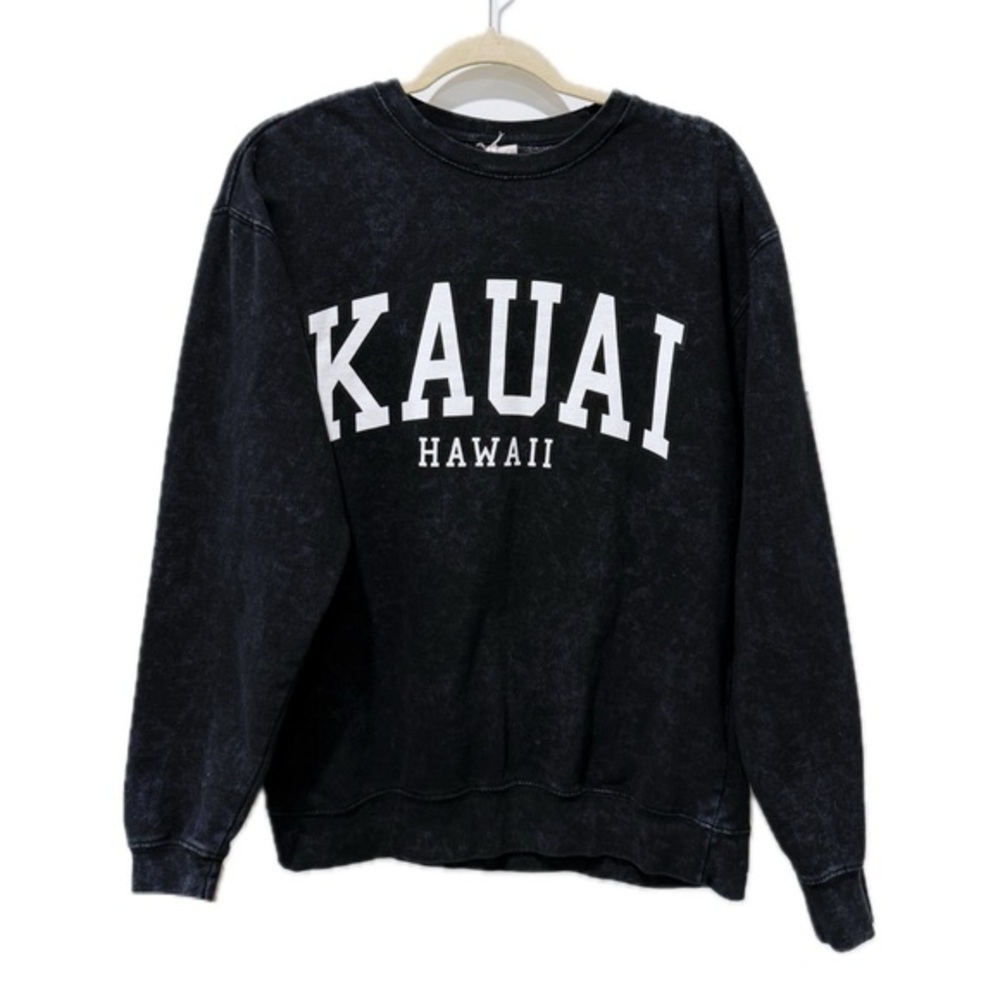 Kauai Hawaii Souvenir Sweatshirt in Washed Black